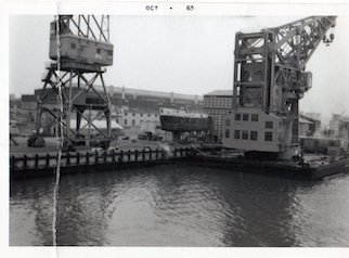 USS-Colonial LSD18 loading bathyscaphe, The-Trieste